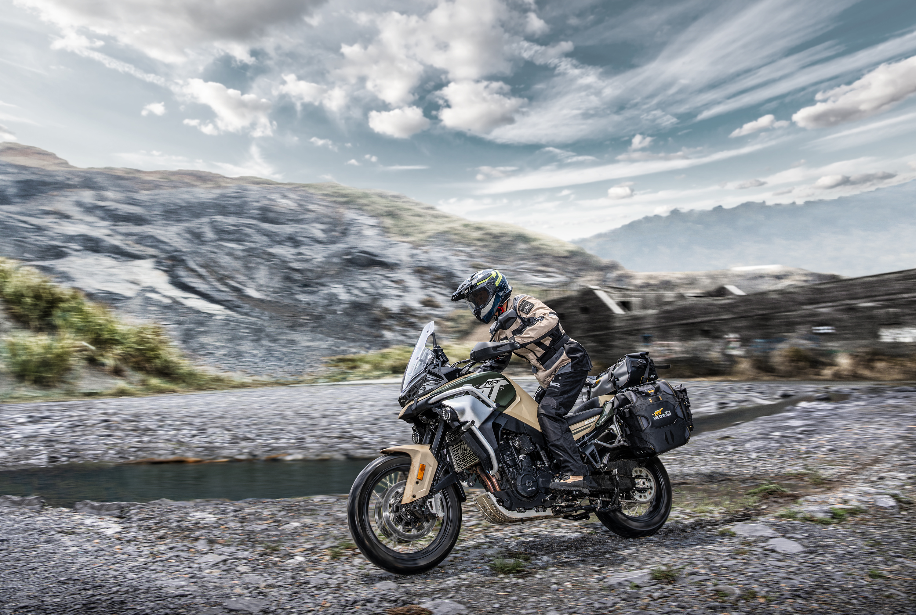 800MT TOURING (ÇANTALI)